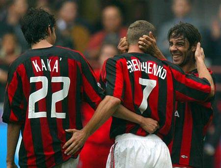 
AC米兰队史今天：2003年舍瓦双响卡卡助攻托马森 大胜后并列榜首|Kaiyun官方网站(图3)